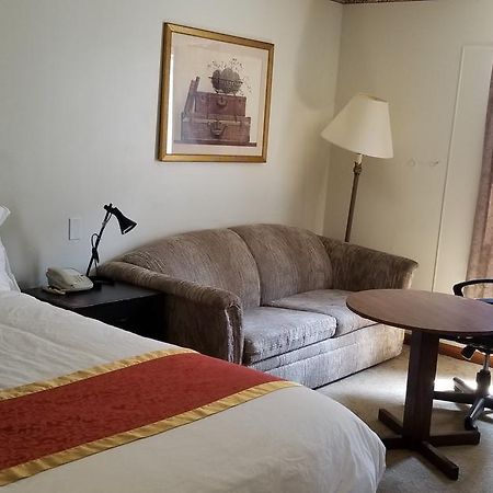 Redwood Motor Inn Brandon Luaran gambar