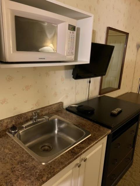 Redwood Motor Inn Brandon Luaran gambar